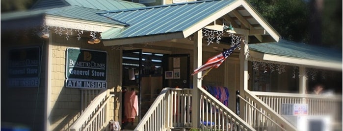 Palmetto Dunes General Store is one of Lugares favoritos de Leigh Ann.