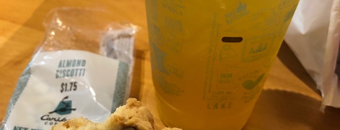 Caribou Coffee is one of Meredithさんのお気に入りスポット.