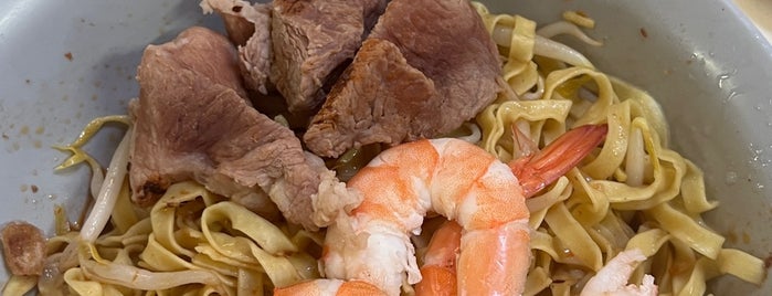 Soon Huat Prawn Noodles 順發蝦麺湯 is one of Bib Gourmand (Michelin Guide Singapore).