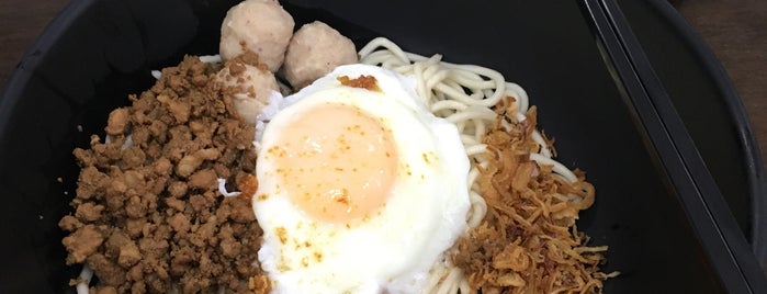 Kin Kin Chilli Pan Mee 建記辣椒板麵 is one of SG to eat's.