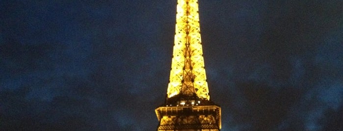 หอไอเฟล is one of Things my family should see in Paris.