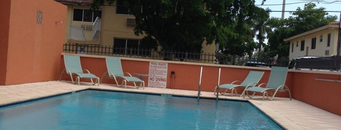 Corinthian Plaza Pool is one of Pools.