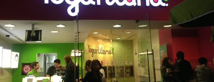 Yogurtland is one of Orte, die Dannie gefallen.