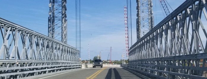 Southern Blvd Bridge is one of Lizzie 님이 좋아한 장소.