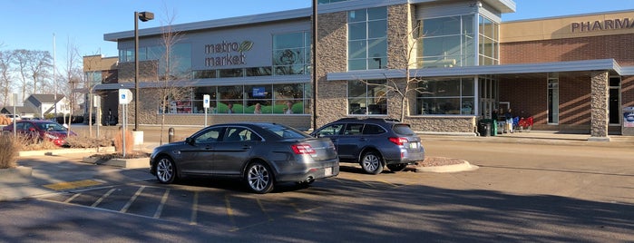 Metro Market is one of The 13 Best Places for Donuts in Madison.