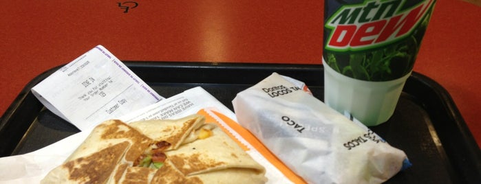 Taco Bell is one of Justinさんのお気に入りスポット.