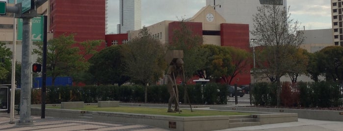 Pedro Pan Statute is one of สถานที่ที่ Darrell ถูกใจ.