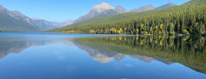 Bowman Lake is one of Banff, Jasper & Glacier National Park 🏔.