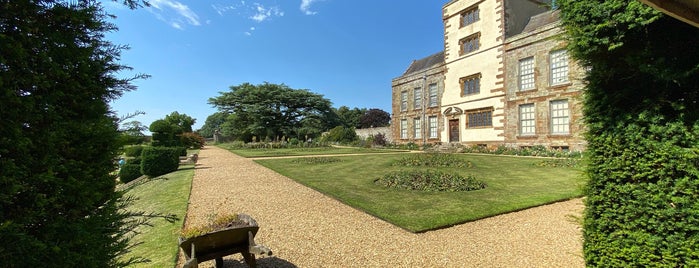 Canons Ashby House is one of Lugares favoritos de Carl.