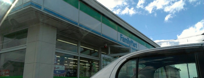 FamilyMart is one of 車椅子で入店可.