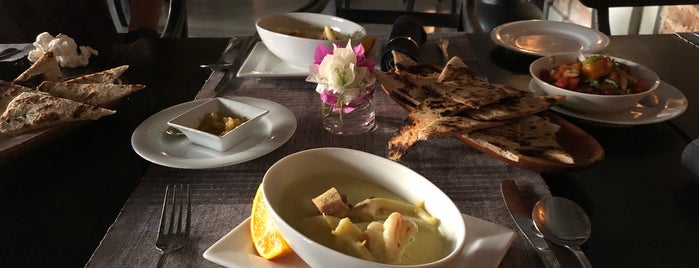 Malli's Seafood Restaurant is one of Posti che sono piaciuti a Ayrat.