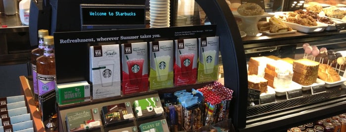 Starbucks is one of Lugares favoritos de Karen.