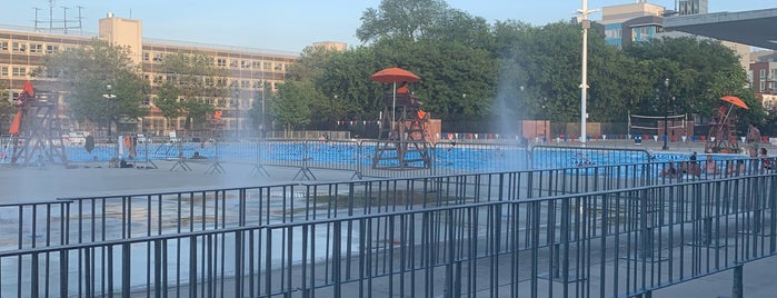 Mccarren Pool Lap Swim is one of สถานที่ที่ Albert ถูกใจ.