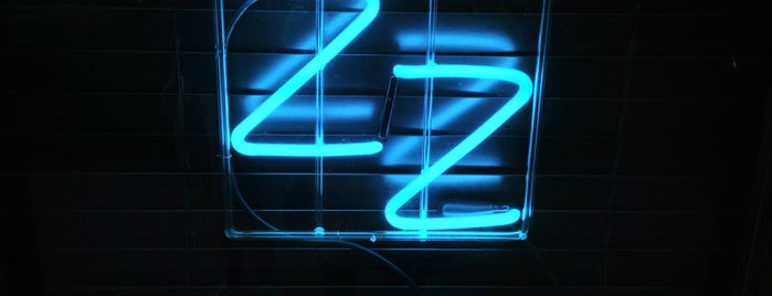 ZZ's Clam Bar is one of Manhattan Drinks.
