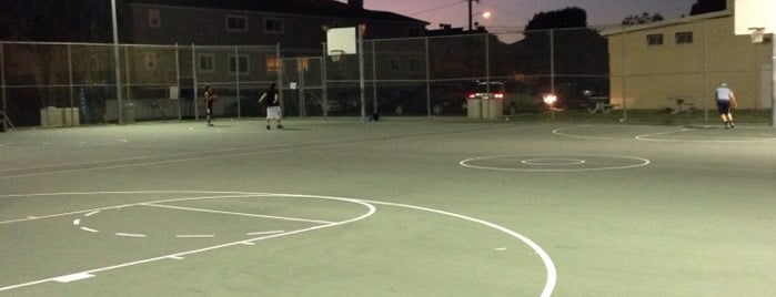 Valley Dr Basketball Courts is one of L.A. Out.