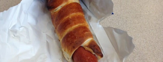 Auntie Anne's is one of Kevin'さんのお気に入りスポット.