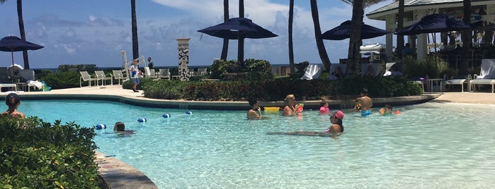 Active Pool - The Breakers Palm Beach is one of สถานที่ที่ Chris ถูกใจ.