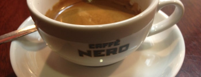 Caffè Nero is one of Lugares favoritos de carolinec.
