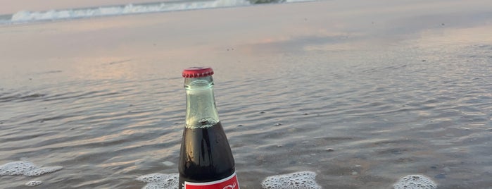 Cape Henlopen State Park is one of De beaches.