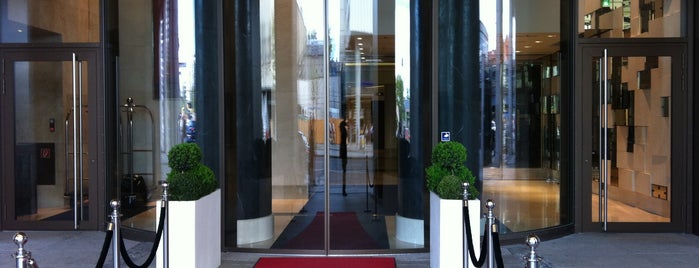 Waldorf Astoria Berlin is one of yas's choice.