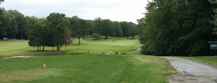 White Plains Golf Course is one of Tempat yang Disukai Carla.