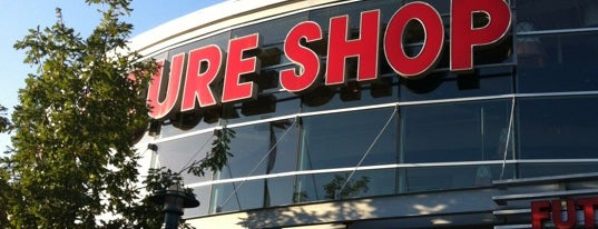 Future Shop is one of สถานที่ที่ Dan ถูกใจ.