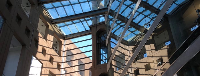 Vancouver Public Library is one of Places To See.