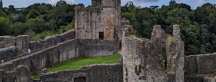 Chepstow Castle is one of Paul'un Kaydettiği Mekanlar.