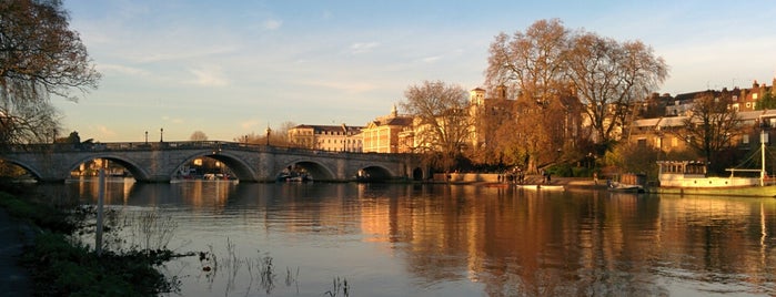 Richmond Bridge is one of London bridges.