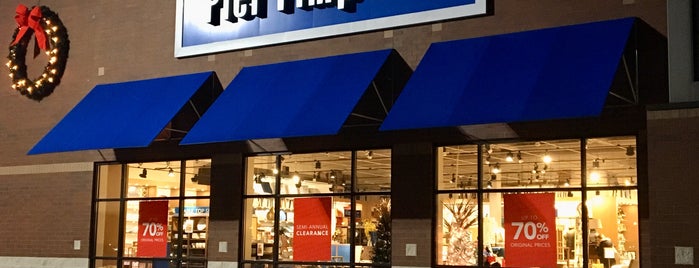 Pier 1 Imports is one of Lugares favoritos de Anne.