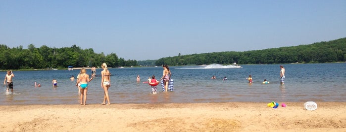 Lake Hilbert is one of Lieux qui ont plu à Karl.