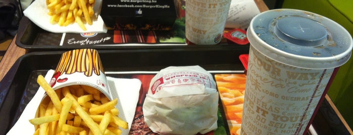 Burger King is one of สถานที่ที่ Pınar ถูกใจ.