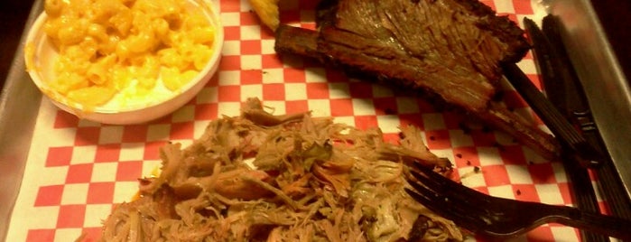Holy Hog Barbecue is one of Lieux qui ont plu à Monica.
