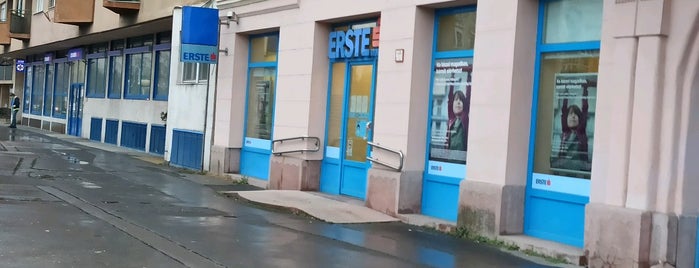 Erste Bank is one of Tempat yang Disukai István.