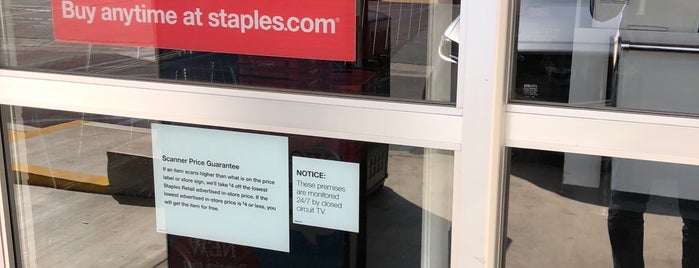 Staples is one of Katieさんのお気に入りスポット.