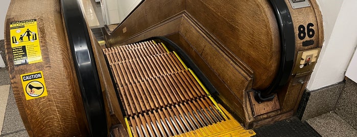 Wooden Escalator at Macy's is one of 🗽 NYC - Midtown (outros).