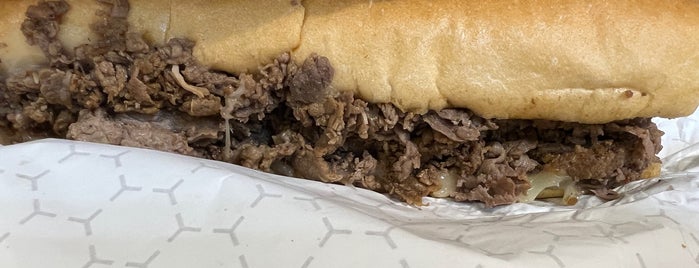 Spataro's Cheesesteaks is one of Lieux qui ont plu à Candy.