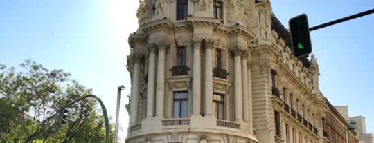 Edificio Metrópolis is one of Sitios a visitar en Madrid.