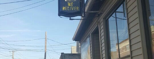 McCormack's Liquors is one of Lieux qui ont plu à Analu.