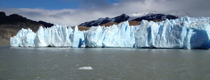 Glaciar Grey is one of สถานที่ที่ Alex ถูกใจ.