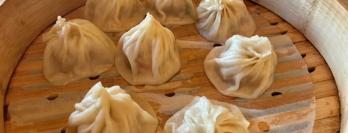 eLoong Dumplings is one of Locais curtidos por Pericles.