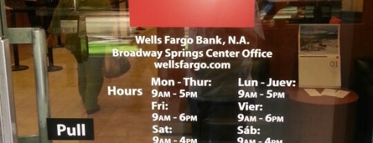 Wells Fargo Bank is one of Locais salvos de Monique.