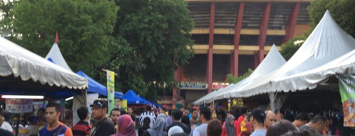 Bazar Ramadhan Stadium Paroi is one of Makan @ Melaka/N9/Johor,MY #12.