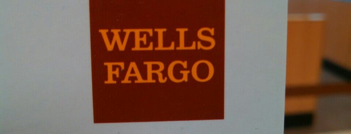 Wells Fargo Bank is one of Locais curtidos por Michael.