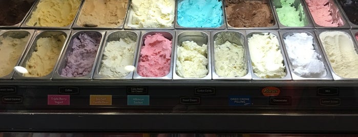 Cold Stone Creamery is one of สถานที่ที่ Trevor ถูกใจ.