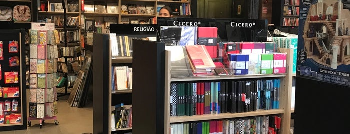 Livraria Leitura is one of Tempat yang Disukai Steinway.