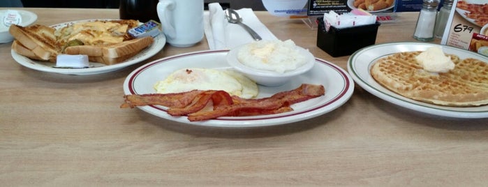 Huddle House is one of Lugares favoritos de Chester.