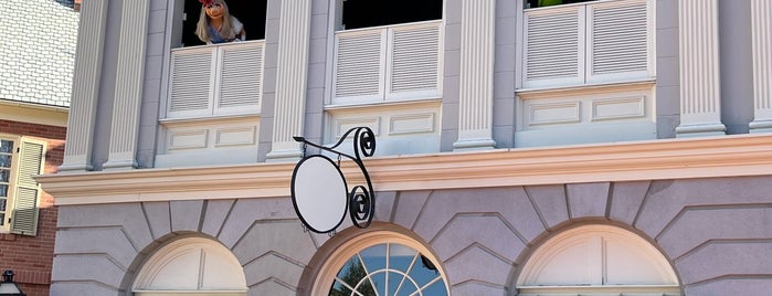 The Muppets Present...Great Moments in American History is one of Closed Disney Venues.