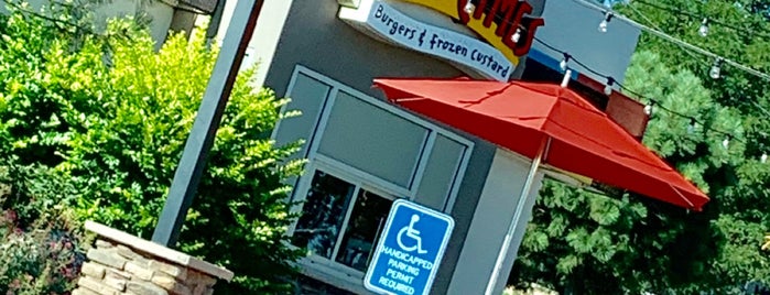 Good Times Burgers & Frozen Custard is one of Posti che sono piaciuti a Jerry.