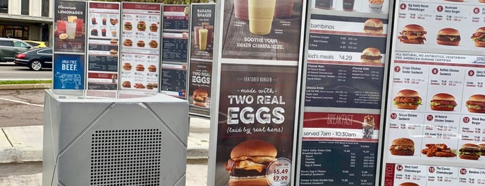 Good Times Burgers & Frozen Custard is one of Lieux qui ont plu à Jessie.